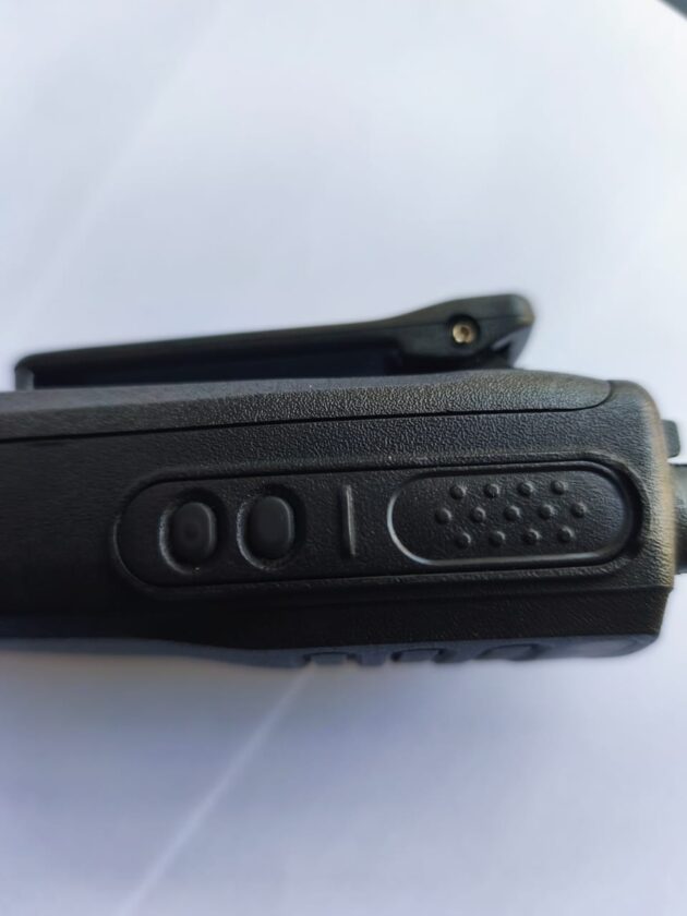 Radio Motorola modelo DEP450 + accesorios - Imagen 4