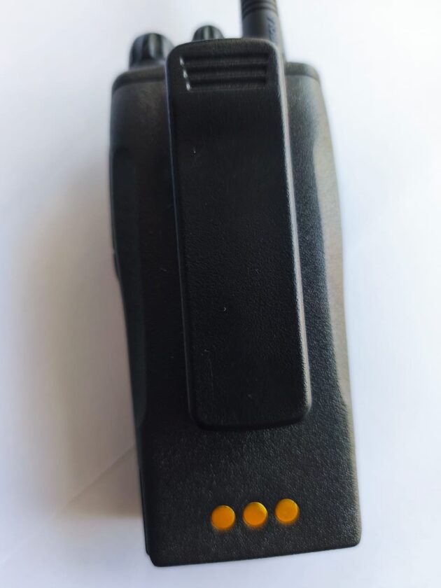 Radio Motorola modelo DEP450 + accesorios - Imagen 3