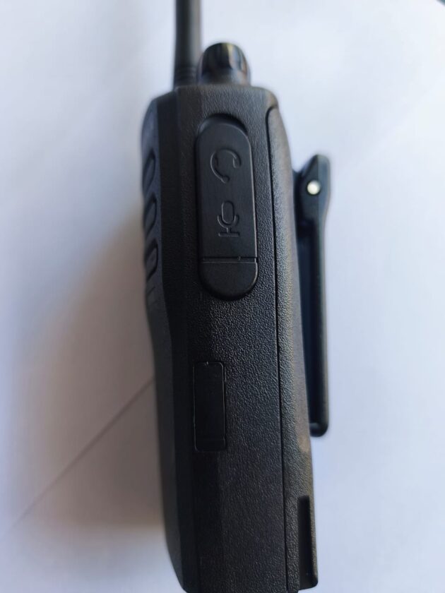 Radio Motorola modelo DEP450 + accesorios - Imagen 5