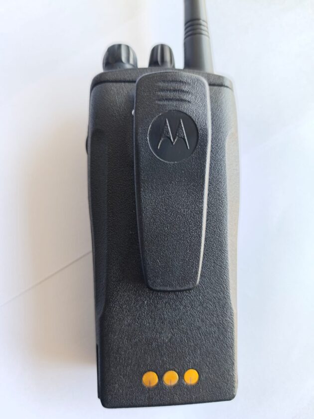 Radio Motorola modelo EP450s + accesorios - Imagen 2