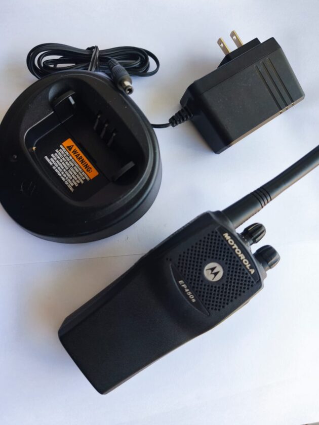 Radio Motorola modelo EP450s + accesorios
